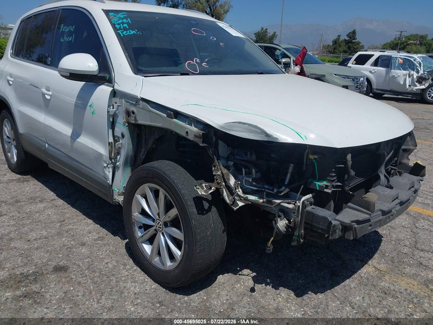 2017 Volkswagen Tiguan VIN WVGRV7AX9HW503608 IAAI salvage auction — LEFT FRONT, Salvage Title, sold $975 on 2026-08-11 (photo 6)