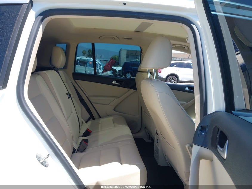 2017 Volkswagen Tiguan VIN WVGRV7AX9HW503608 IAAI salvage auction — LEFT FRONT, Salvage Title, sold $975 on 2026-08-11 (photo 8)