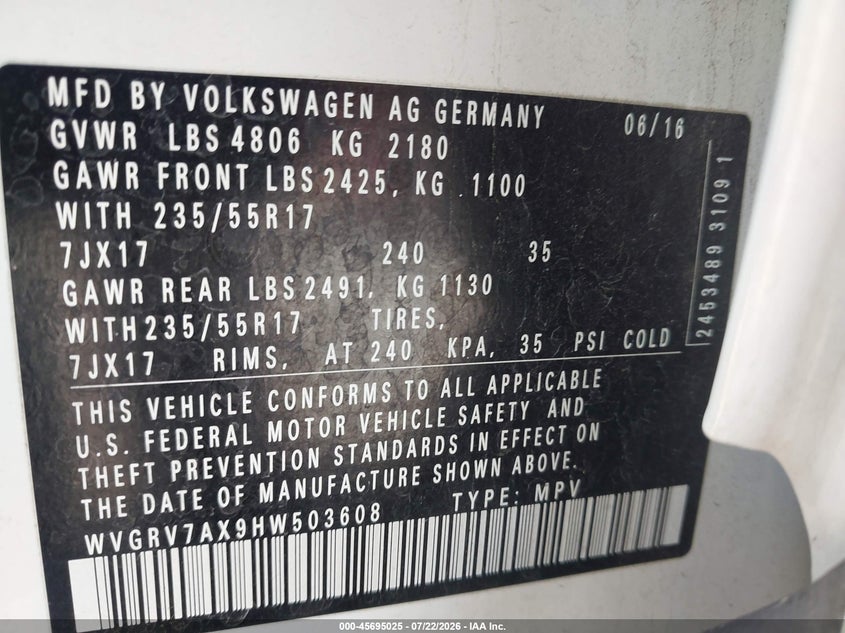 2017 Volkswagen Tiguan VIN WVGRV7AX9HW503608 IAAI salvage auction — LEFT FRONT, Salvage Title, sold $975 on 2026-08-11 (photo 9)