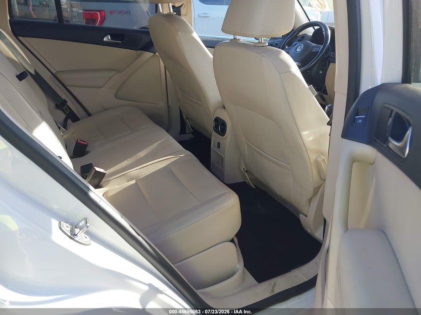 2012 Volkswagen Tiguan VIN WVGAV7AXXCW503672 IAAI salvage auction — NORMAL WEAR, Clear (Florida), sold $25 on 2026-07-28 (photo 8)
