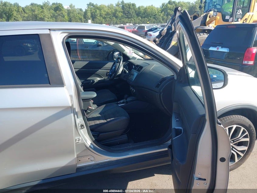 2018 Mitsubishi Outlander sport VIN JA4AR3AW9JU012585 IAAI salvage auction — NORMAL WEAR, Clear (Connecticut), sold $1,250 on 2026-08-01 (photo 5)