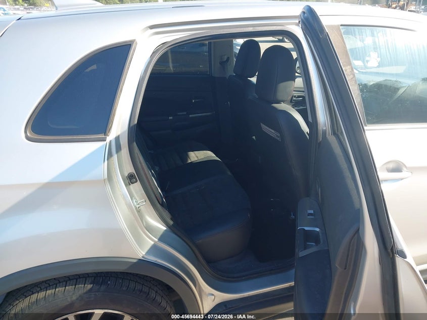 2018 Mitsubishi Outlander sport VIN JA4AR3AW9JU012585 IAAI salvage auction — NORMAL WEAR, Clear (Connecticut), sold $1,250 on 2026-08-01 (photo 8)