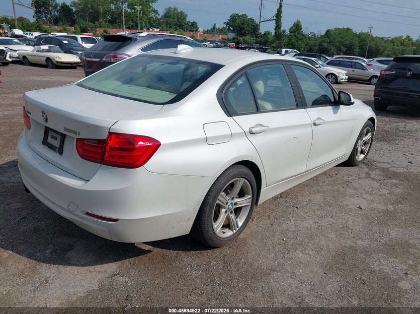 2013 BMW 3 series VIN WBA3B3C54DF530648 IAAI salvage auction — NORMAL WEAR, Regular (South Dakota), sold $800 on 2026-07-24 (photo 4)