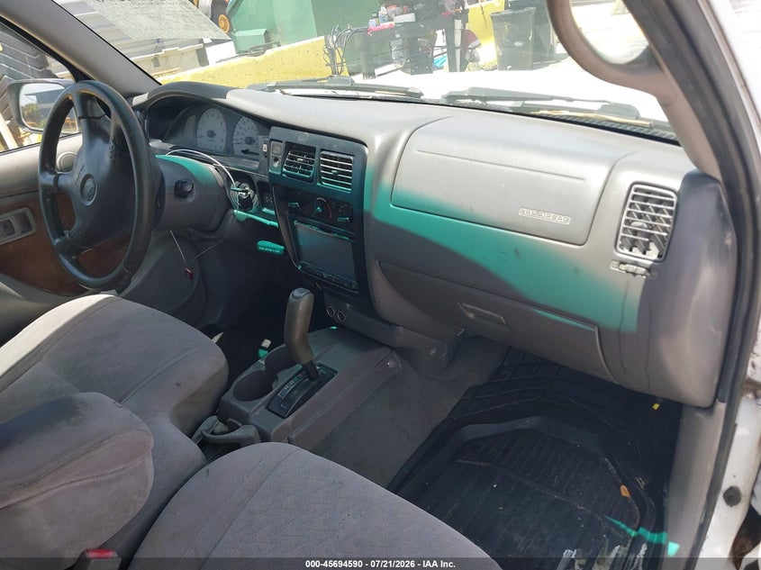 2001 Toyota Tacoma VIN 5TEVL52NX1Z825323 IAAI salvage auction — RIGHT SIDE, Clear (Florida), sold $25 on 2026-07-30 (photo 5)