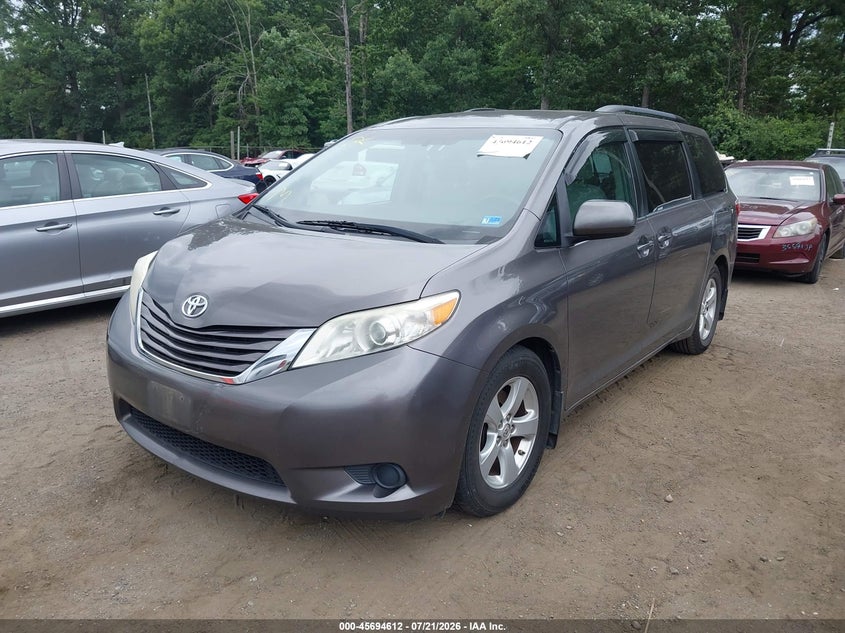 2017 Toyota Sienna VIN 5TDKZ3DC7HS772377 IAAI salvage auction — NORMAL WEAR, Clear (Virginia), sold $25 on 2026-07-29 (photo 2)