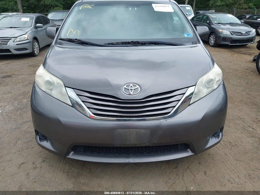 2017 Toyota Sienna VIN 5TDKZ3DC7HS772377 IAAI salvage auction — NORMAL WEAR, Clear (Virginia), sold $25 on 2026-07-29 (photo 6)