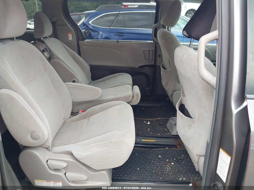 2017 Toyota Sienna VIN 5TDKZ3DC7HS772377 IAAI salvage auction — NORMAL WEAR, Clear (Virginia), sold $25 on 2026-07-29 (photo 8)
