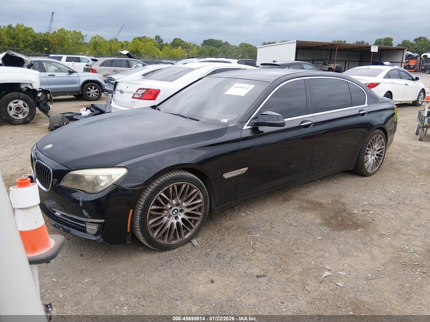 2013 BMW 7er VIN WBAYF8C54DDE59358 IAAI salvage auction — NORMAL WEAR, Clear (Tennessee), sold $25 on 2026-07-29 (photo 2)
