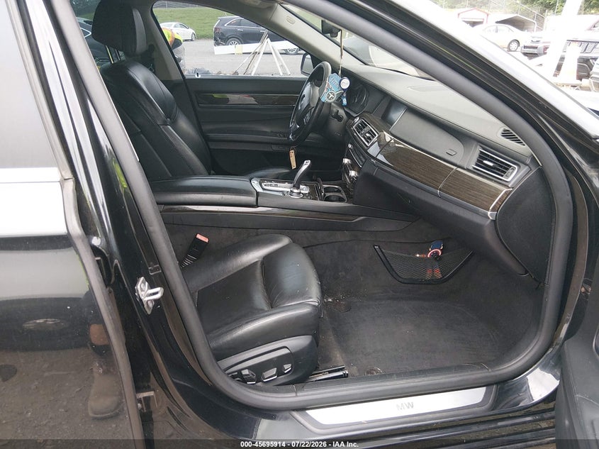 2013 BMW 7er VIN WBAYF8C54DDE59358 IAAI salvage auction — NORMAL WEAR, Clear (Tennessee), sold $25 on 2026-07-29 (photo 5)
