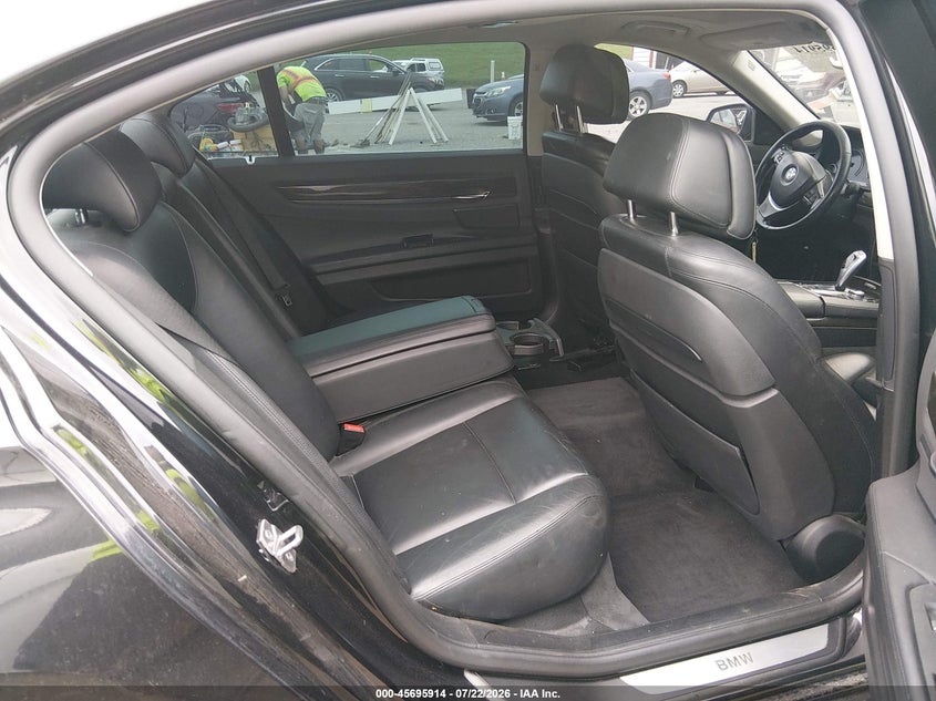 2013 BMW 7er VIN WBAYF8C54DDE59358 IAAI salvage auction — NORMAL WEAR, Clear (Tennessee), sold $25 on 2026-07-29 (photo 8)