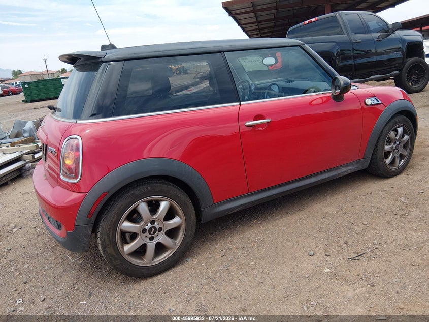 2010 Mini Cooper VIN WMWMF7C59ATZ71110 IAAI salvage auction — NORMAL WEAR, Clear-Dealer Only (Arizona), sold $50 on 2026-07-28 (photo 4)