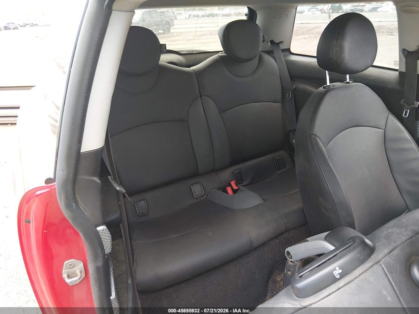 2010 Mini Cooper VIN WMWMF7C59ATZ71110 IAAI salvage auction — NORMAL WEAR, Clear-Dealer Only (Arizona), sold $50 on 2026-07-28 (photo 8)