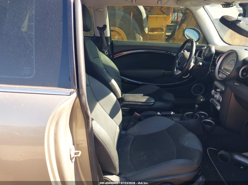 2010 Mini Cooper VIN WMWMF7C53ATZ70373 IAAI salvage auction — NORMAL WEAR, Clear-Dealer Only (Arizona), sold $100 on 2026-07-30 (photo 5)