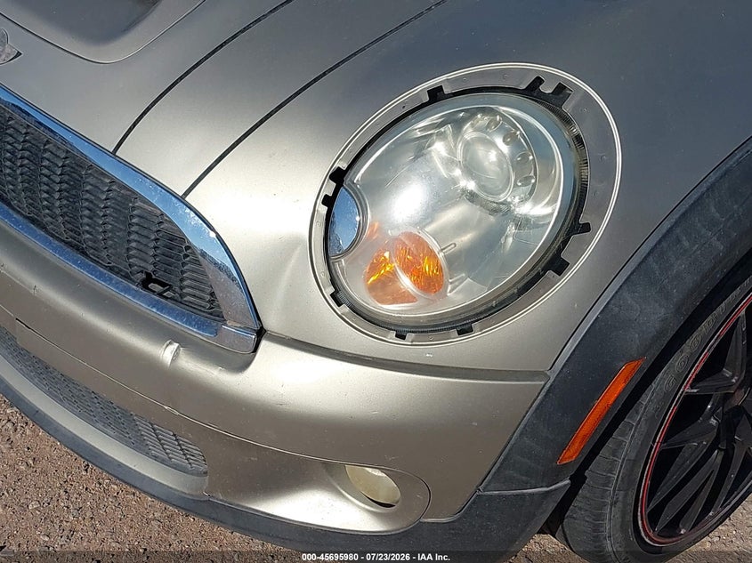 2010 Mini Cooper VIN WMWMF7C53ATZ70373 IAAI salvage auction — NORMAL WEAR, Clear-Dealer Only (Arizona), sold $100 on 2026-07-30 (photo 6)