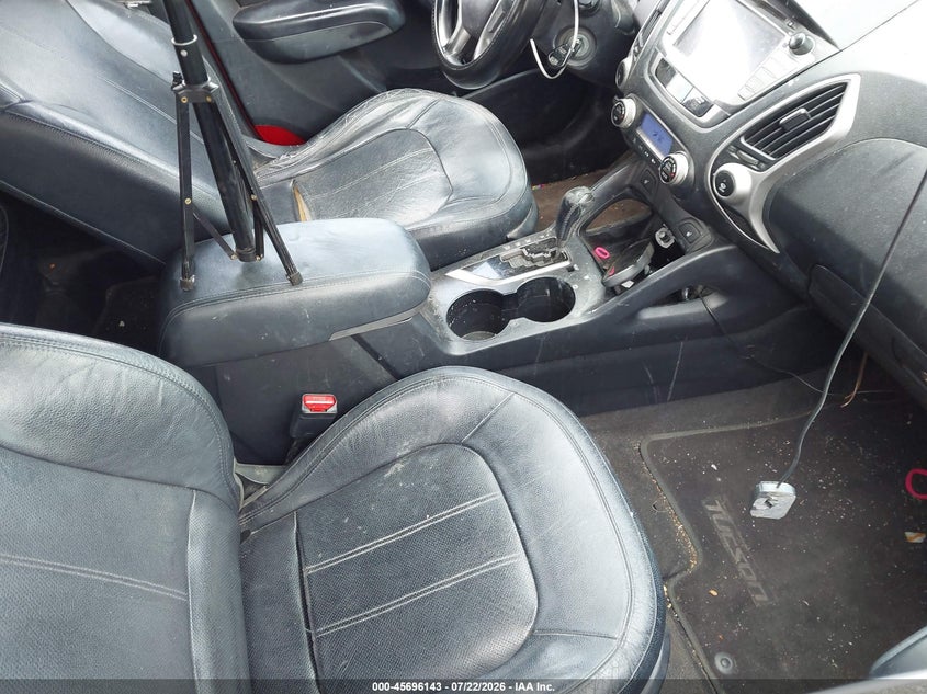 2010 Hyundai Tucson VIN KM8JU3AC8AU103899 IAAI salvage auction — NORMAL WEAR, Clear (New York), sold $450 on 2026-07-28 (photo 5)