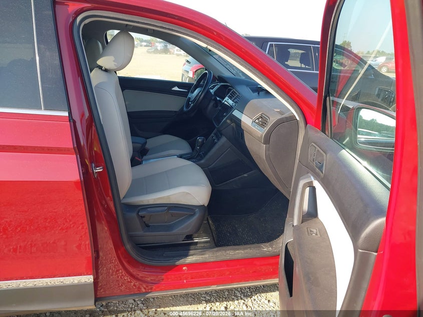 2019 Volkswagen Tiguan VIN 3VV2B7AXXKM074700 IAAI salvage auction — REAR END, Wait Title, sold $4,650 on 2026-09-06 (photo 5)