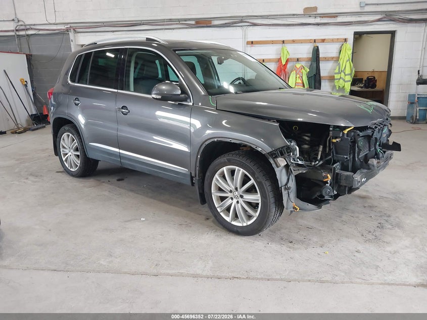 2016 Volkswagen Tiguan VIN WVGBV7AX1GW599217 IAAI salvage auction — FRONT END, Salvage Title, sold $3,400 on 2026-08-16 (photo 1)