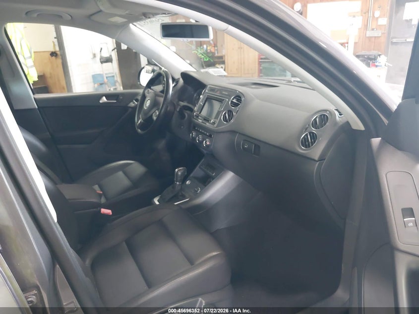 2016 Volkswagen Tiguan VIN WVGBV7AX1GW599217 IAAI salvage auction — FRONT END, Salvage Title, sold $3,400 on 2026-08-16 (photo 5)