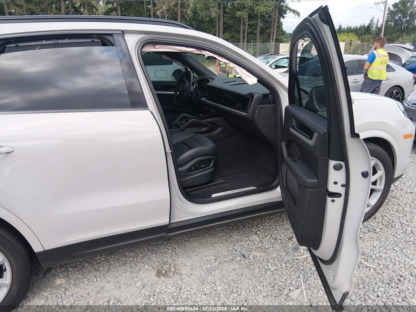 2024 Porsche Cayenne VIN WP1AA2AY2RDA01320 IAAI salvage auction — RIGHT REAR, Salvage Title, sold $37,550 on 2026-08-19 (photo 5)