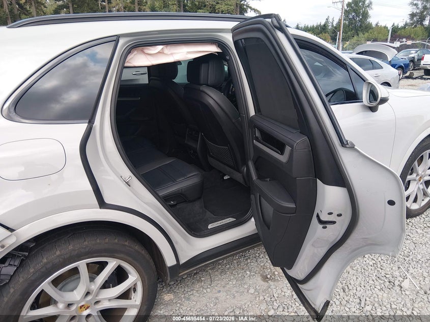 2024 Porsche Cayenne VIN WP1AA2AY2RDA01320 IAAI salvage auction — RIGHT REAR, Salvage Title, sold $37,550 on 2026-08-19 (photo 8)