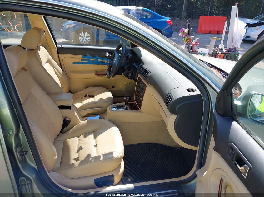 2004 Volkswagen Passat VIN WVWYH63B74E066629 IAAI salvage auction — NORMAL WEAR, Original (Maine), sold $25 on 2026-07-27 (photo 5)