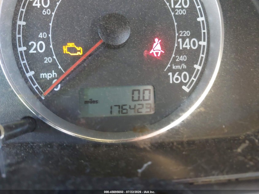 2004 Volkswagen Passat VIN WVWYH63B74E066629 IAAI salvage auction — NORMAL WEAR, Original (Maine), sold $25 on 2026-07-27 (photo 7)