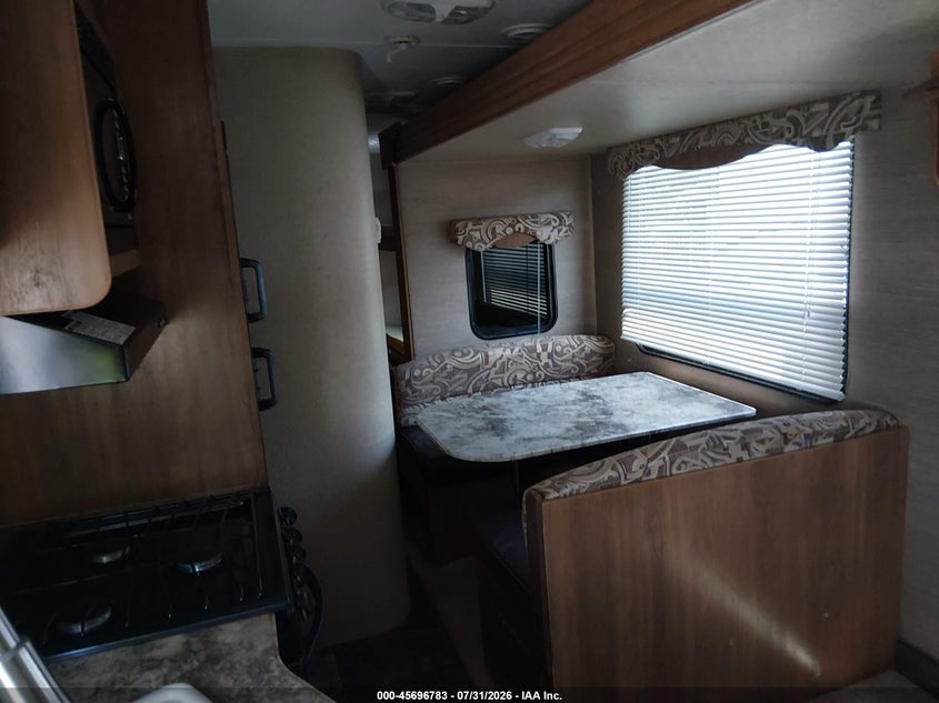 2014 Catalina Coachmen VIN 5ZT2CAVB4ET005142 IAAI salvage auction — FRONT END, Salvage (Virginia), sold $3,450 on 2026-09-02 (photo 5)