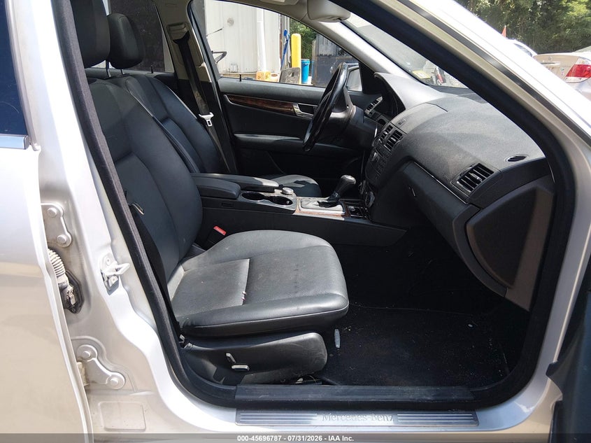 2010 Mercedes-benz C class VIN WDDGF8BB0AR111287 IAAI salvage auction — NORMAL WEAR, Original (Vermont), sold $925 on 2026-08-06 (photo 5)