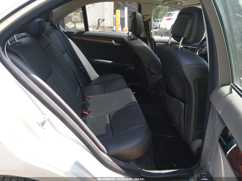 2010 Mercedes-benz C class VIN WDDGF8BB0AR111287 IAAI salvage auction — NORMAL WEAR, Original (Vermont), sold $925 on 2026-08-06 (photo 8)