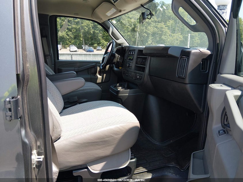 2016 Chevrolet Express 3500 VIN 1GAZGPFF9G1253435 IAAI salvage auction — NORMAL WEAR, SF97 (Maryland), sold $20,300 on 2026-09-08 (photo 5)