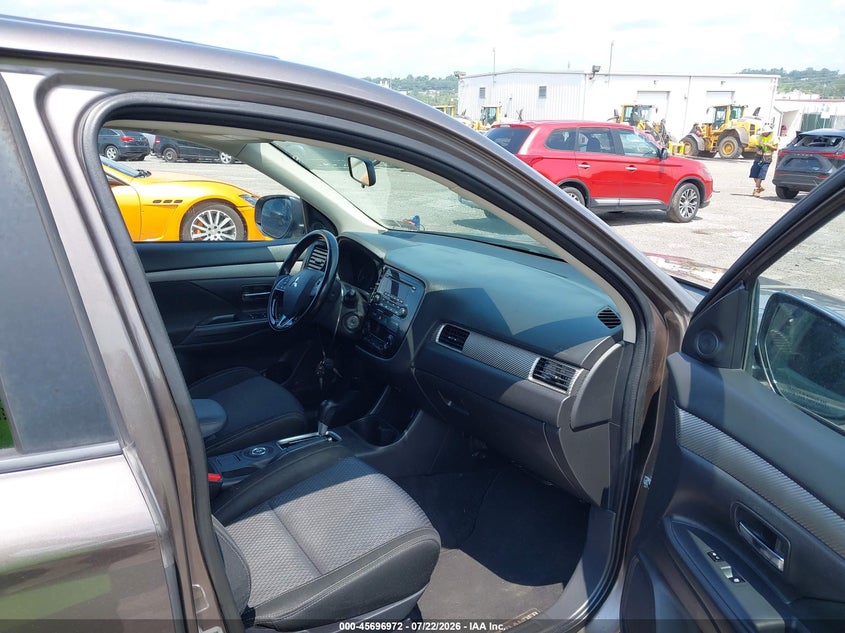 2016 Mitsubishi Outlander VIN JA4AZ3A32GZ060625 IAAI salvage auction — NORMAL WEAR, Clear (Pennsylvania), sold $1,600 on 2026-07-31 (photo 5)