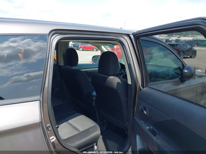2016 Mitsubishi Outlander VIN JA4AZ3A32GZ060625 IAAI salvage auction — NORMAL WEAR, Clear (Pennsylvania), sold $1,600 on 2026-07-31 (photo 8)