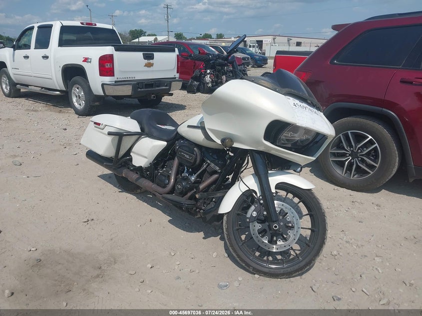 2018 Harley-davidson Road glide VIN 1HD1KTC16JB686442 IAAI salvage auction — FRONT END, Salvage Title, sold $4,150 on 2026-09-10 (photo 1)