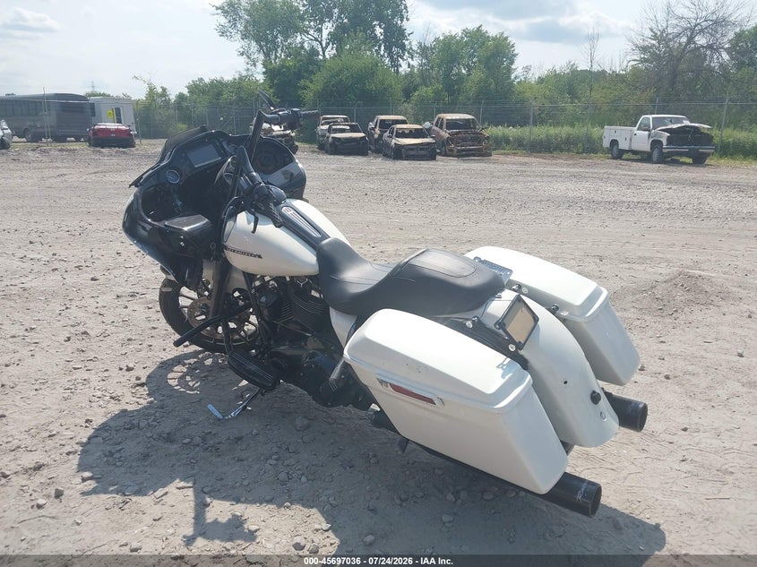 2018 Harley-davidson Road glide VIN 1HD1KTC16JB686442 IAAI salvage auction — FRONT END, Salvage Title, sold $4,150 on 2026-09-10 (photo 3)