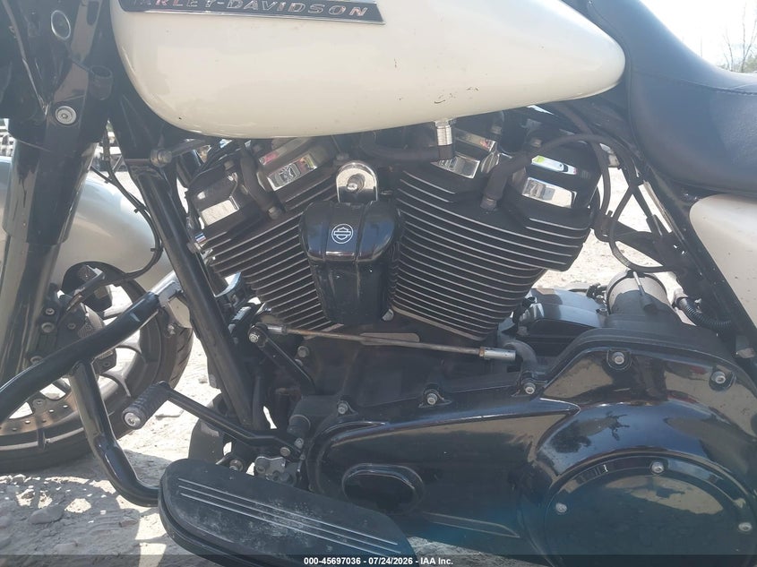 2018 Harley-davidson Road glide VIN 1HD1KTC16JB686442 IAAI salvage auction — FRONT END, Salvage Title, sold $4,150 on 2026-09-10 (photo 9)