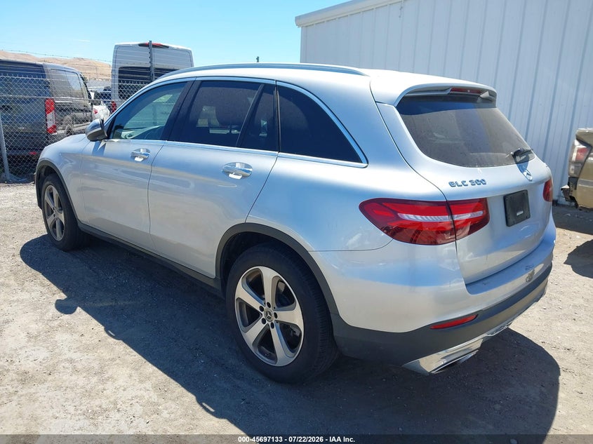2019 Mercedes-benz Glc VIN WDC0G4KB8KV180040 IAAI salvage auction — RIGHT FRONT, Wait Title, sold $7,900 on 2026-09-26 (photo 3)