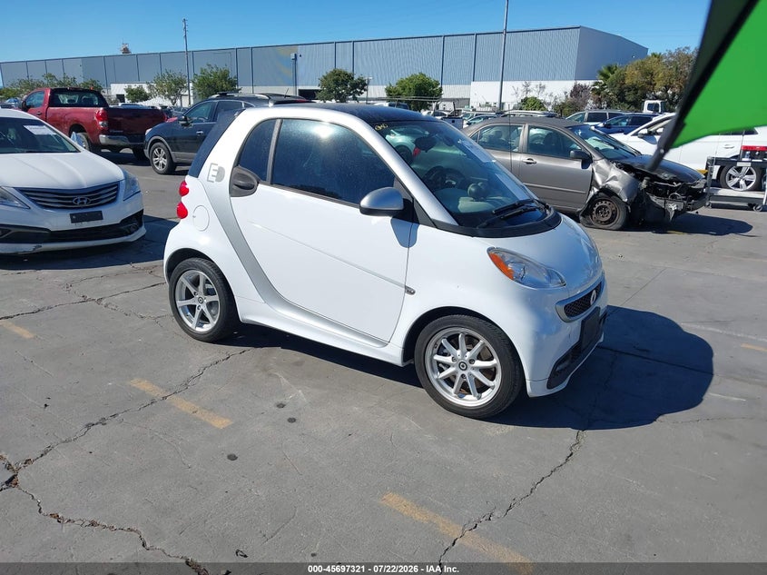 2014 Smart Fortwo VIN WMEEJ9AA2EK785570 IAAI salvage auction — NORMAL WEAR, Clear - Dealer Only (California), sold $1,100 on 2026-08-03 (photo 1)