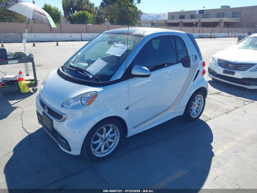2014 Smart Fortwo VIN WMEEJ9AA2EK785570 IAAI salvage auction — NORMAL WEAR, Clear - Dealer Only (California), sold $1,100 on 2026-08-03 (photo 2)