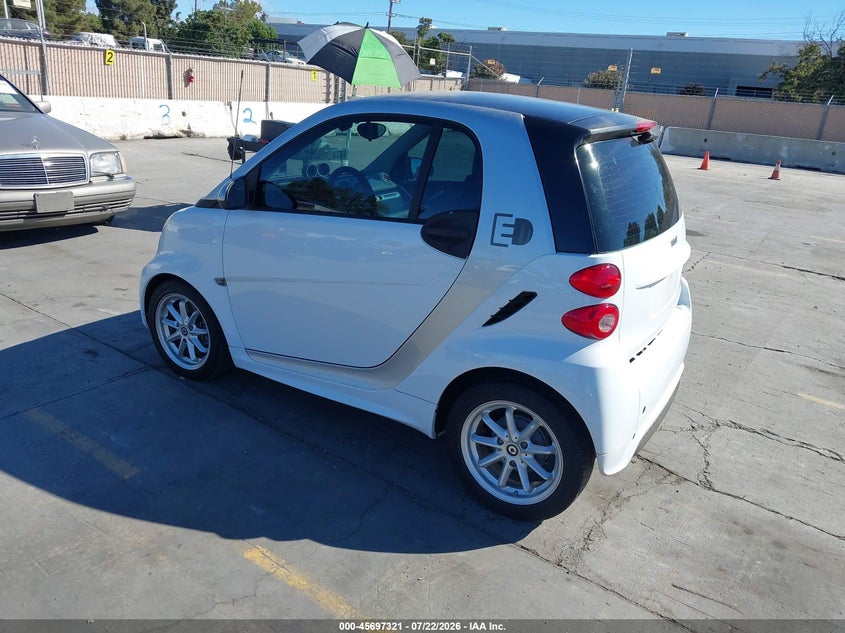 2014 Smart Fortwo VIN WMEEJ9AA2EK785570 IAAI salvage auction — NORMAL WEAR, Clear - Dealer Only (California), sold $1,100 on 2026-08-03 (photo 3)