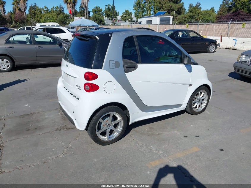 2014 Smart Fortwo VIN WMEEJ9AA2EK785570 IAAI salvage auction — NORMAL WEAR, Clear - Dealer Only (California), sold $1,100 on 2026-08-03 (photo 4)