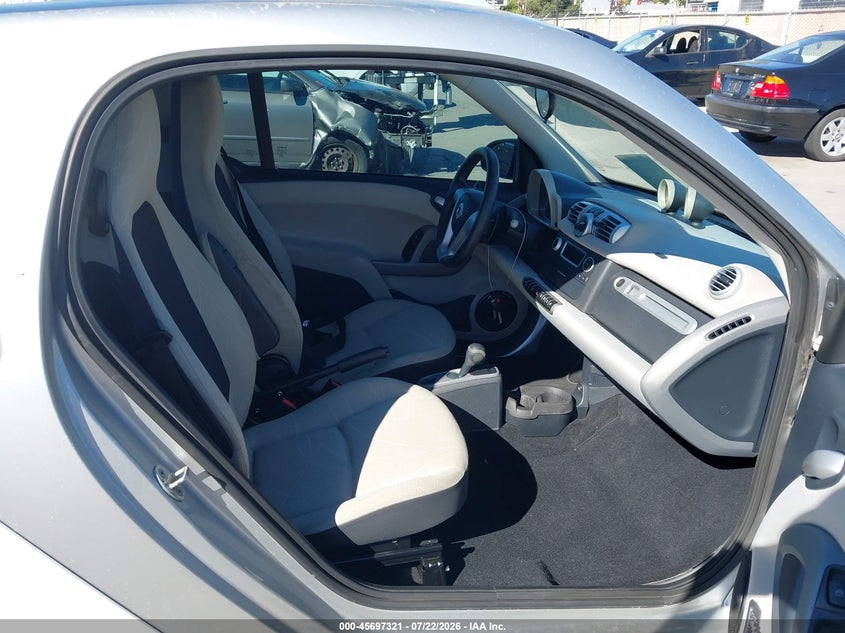 2014 Smart Fortwo VIN WMEEJ9AA2EK785570 IAAI salvage auction — NORMAL WEAR, Clear - Dealer Only (California), sold $1,100 on 2026-08-03 (photo 5)