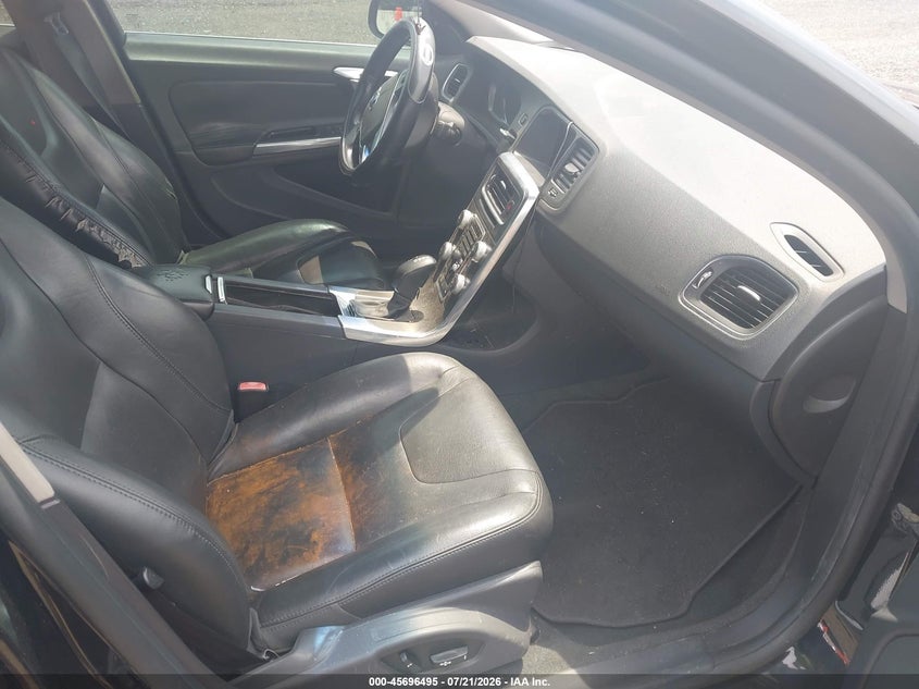 2015 Volvo S60 VIN YV126MFK1F1343257 IAAI salvage auction — NORMAL WEAR, Clear (New Jersey), sold $425 on 2026-08-04 (photo 5)
