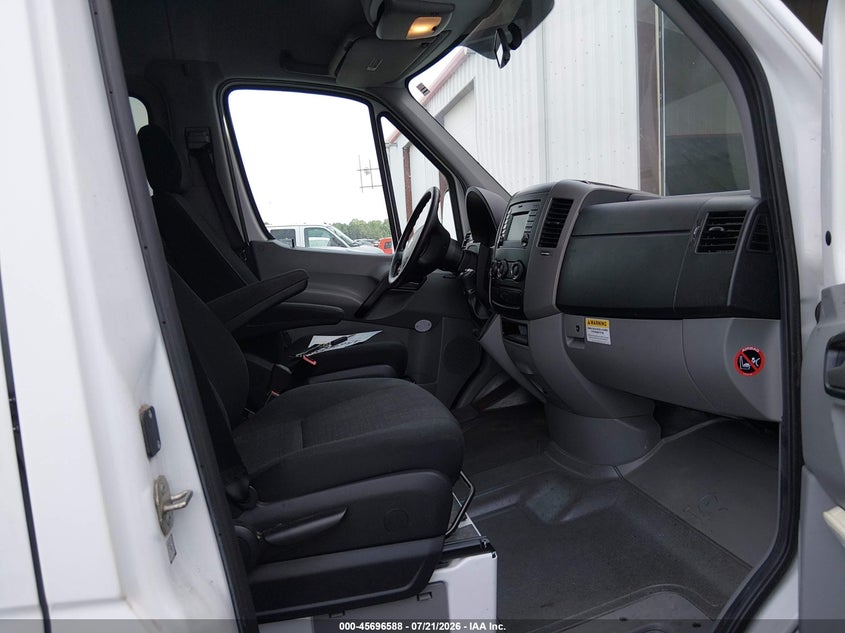 2017 Freightliner Sprinter VIN WDPPF4CC1HP575066 IAAI salvage auction — NORMAL WEAR, SF97 (North Carolina), sold $23,900 on 2026-08-10 (photo 5)