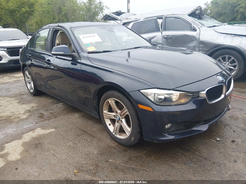 2013 BMW 3er VIN WBA3B5C57DF595389 IAAI salvage auction — RIGHT SIDE, Salvage (Kansas), sold $2,400 on 2026-08-20 (photo 1)