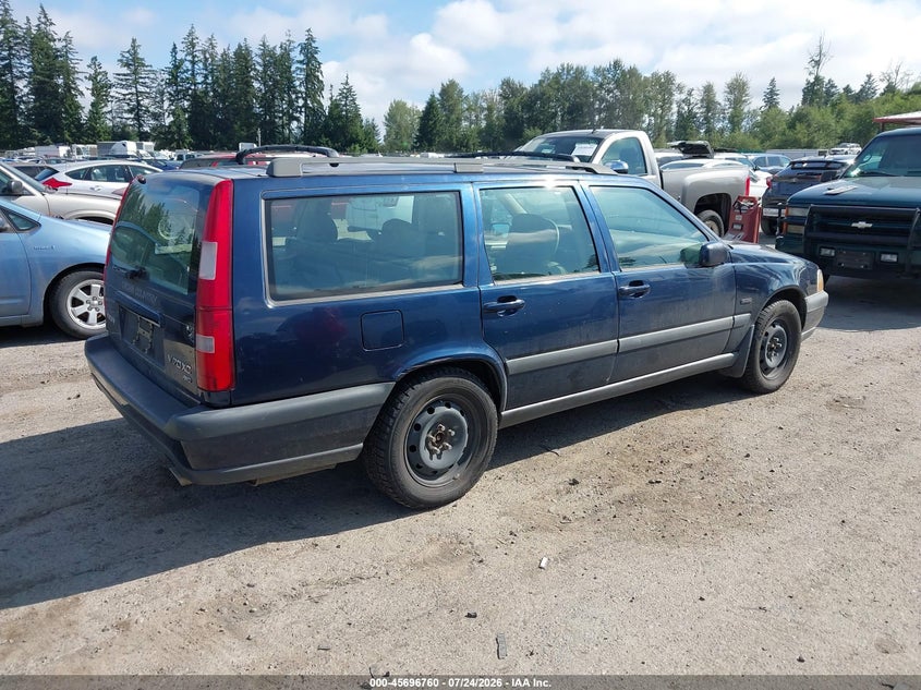 1998 Volvo V70 VIN YV1LZ564XW2440440 IAAI salvage auction — NORMAL WEAR, Clear (Washington), sold $250 on 2026-08-05 (photo 4)