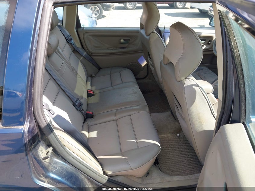 1998 Volvo V70 VIN YV1LZ564XW2440440 IAAI salvage auction — NORMAL WEAR, Clear (Washington), sold $250 on 2026-08-05 (photo 8)