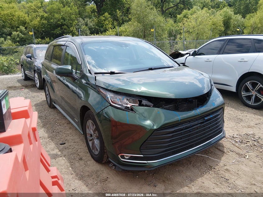 2021 Toyota Sienna VIN 5TDJRKEC0MS071100 — IAAI salvage auction photo