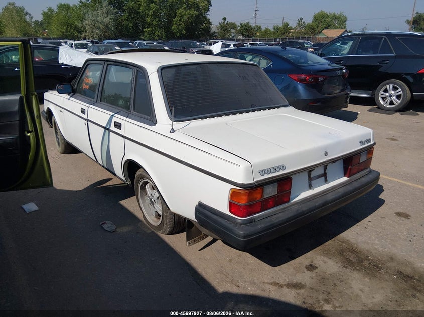 1983 Volvo 240 VIN YV1AX4742D1827055 IAAI salvage auction — NORMAL WEAR, Clear (Colorado), sold $375 on 2026-08-18 (photo 3)