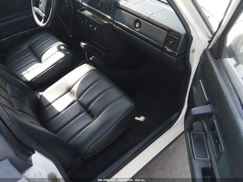 1983 Volvo 240 VIN YV1AX4742D1827055 IAAI salvage auction — NORMAL WEAR, Clear (Colorado), sold $375 on 2026-08-18 (photo 5)