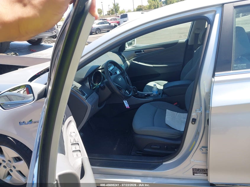 2011 Hyundai Sonata hybrid VIN KMHEC4A45BA000736 IAAI salvage auction — FRONT END, Salvage Certificate (California), sold $975 on 2026-07-31 (photo 5)